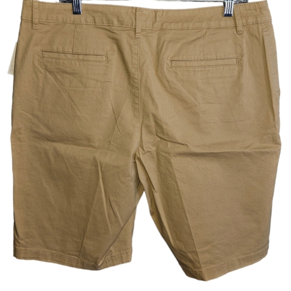 NWT Amazon Essentials Khaki Capri Shorts - Picture 3 of 6